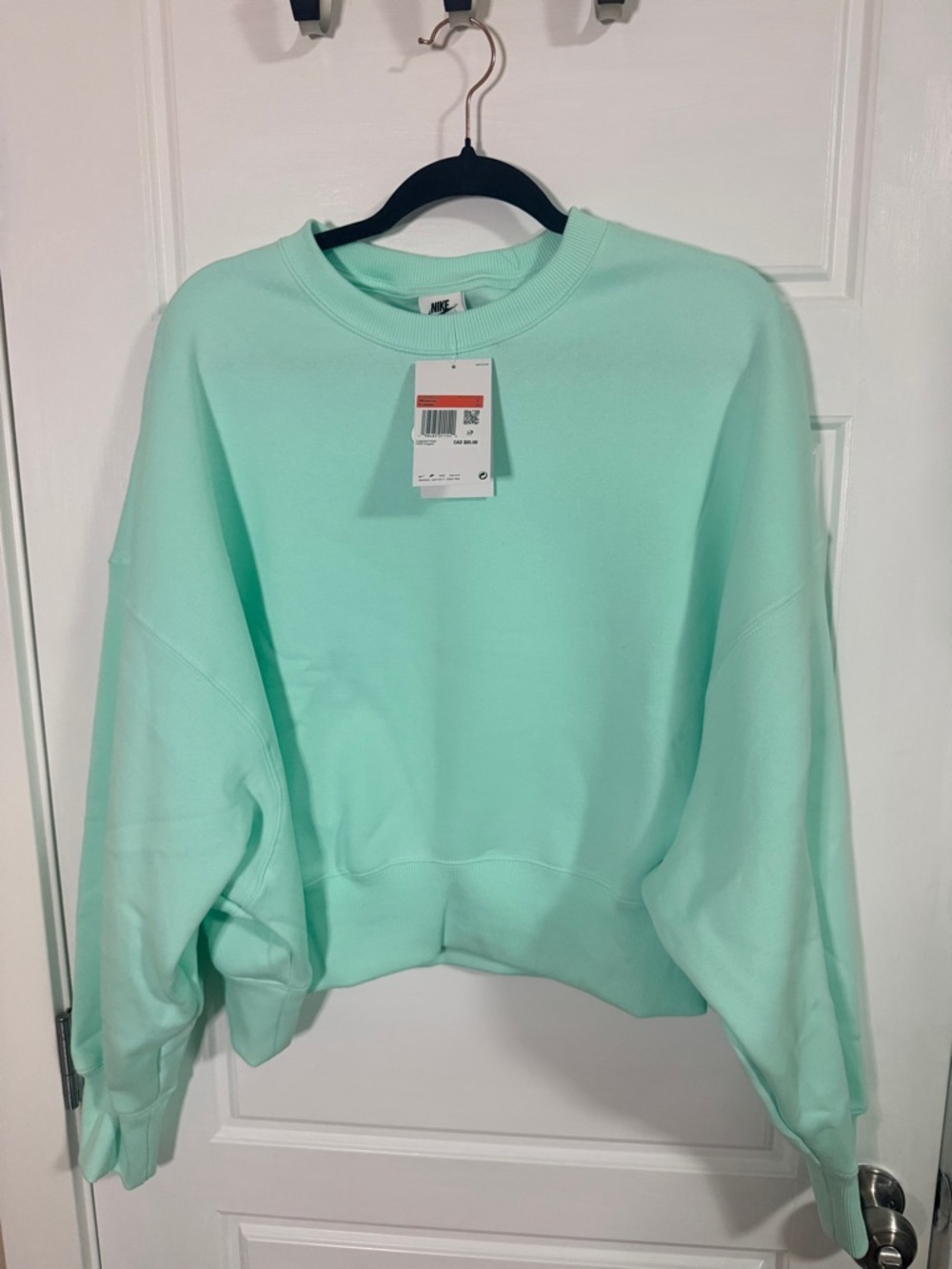 Nike Minty Green Crewneck Sweatshirt with White Swoosh. Baggy Over Sized fit